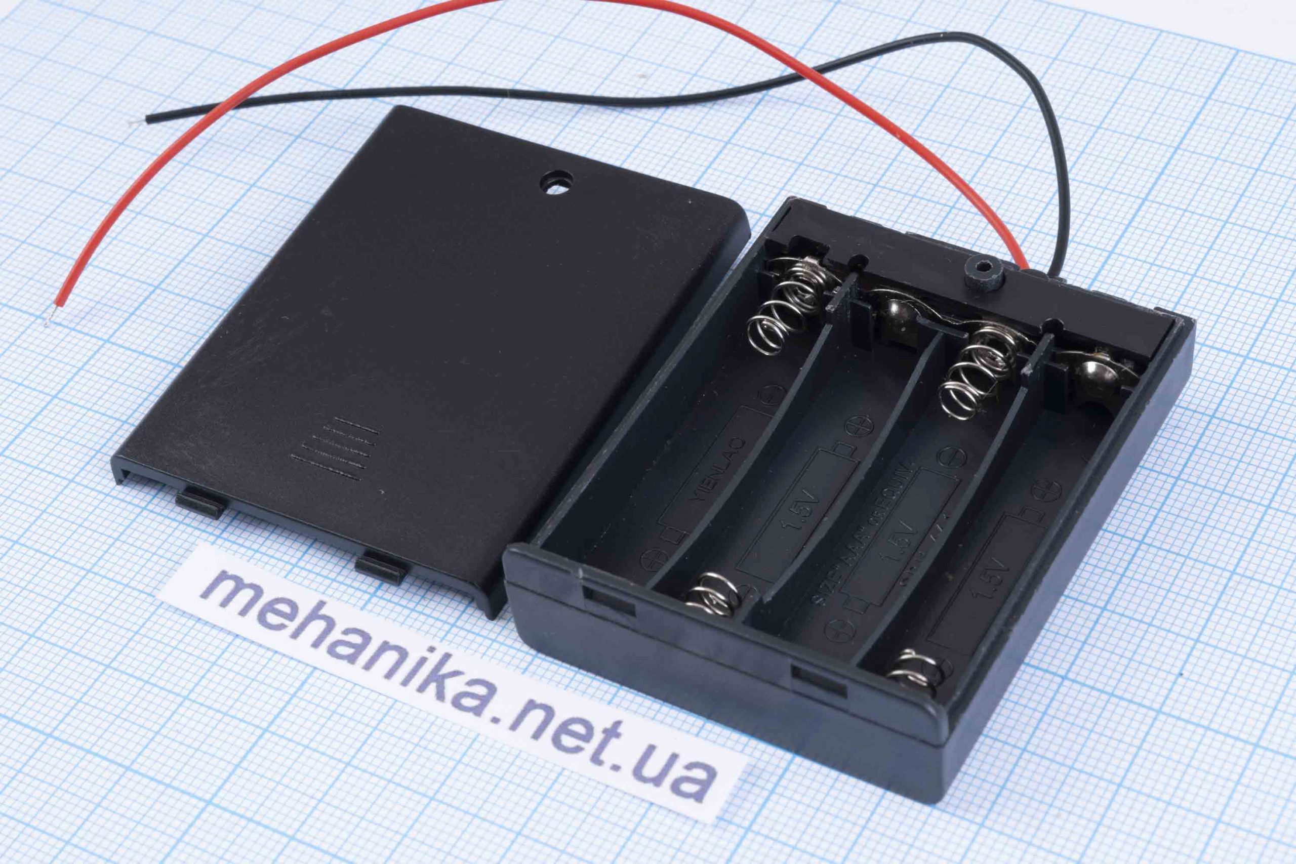Корпус для батарейок (тип ААA) з вимикачем на 4 батарейки
