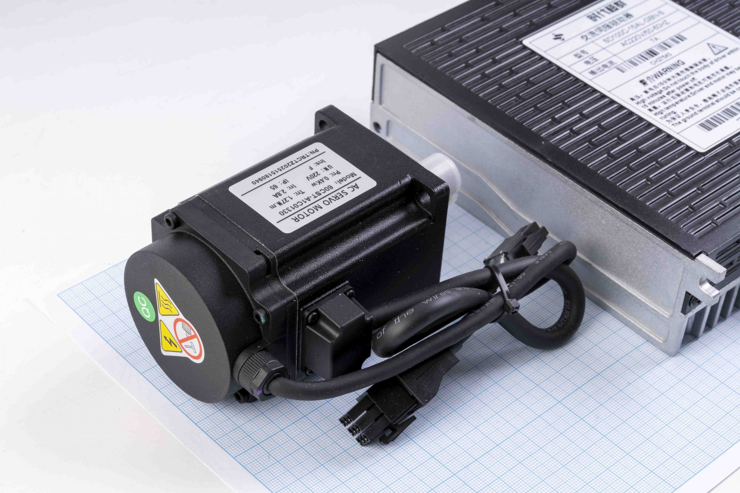 Серводвигун SDC60AEA04030-SC3-AP-CB (400W, 1.27 Nm) + серводрайвер SD100C-15AL-GBN 220V/7A