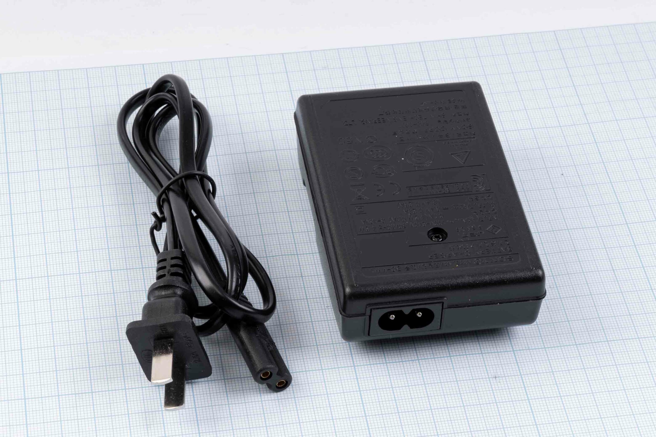 Zariadnyi prystrii Sony BC-VW1 dlia akumuliatora NP-FW50, 8.4V/0.28A
